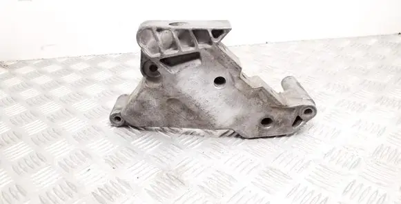 Volkswagen PASSAT B6 Engine mounting bracket 03G199207F