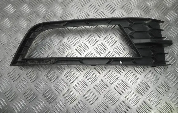Skoda Octavia Mk3 (5E) Radio/GPS head unit trim 5E0807681 T5374