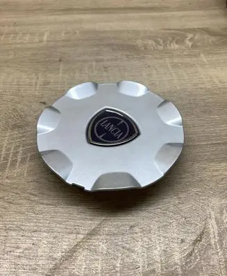 Lancia Delta III R17 wheel hub/cap/trim 735453780