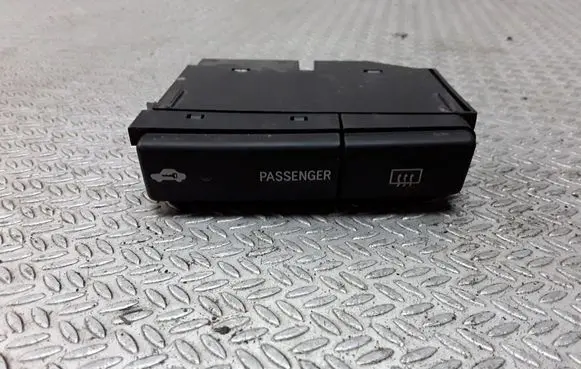 Toyota Avensis T250 Windscreen/window heater switch 8479005110D