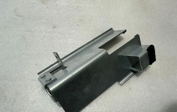 Battery bracket