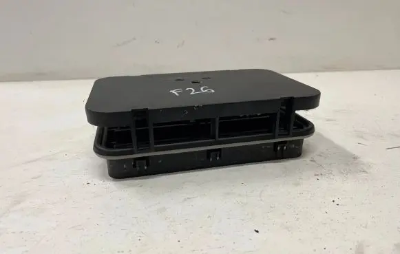 BMW X4 F26 Quarter panel pressure vent 9122453