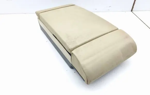 Volkswagen PASSAT B6 Rear seat armrest 
