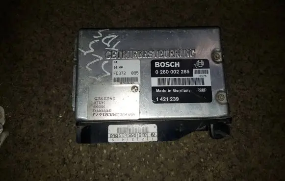 BMW 5 E34 Engine control unit/module 1421239 0260002285