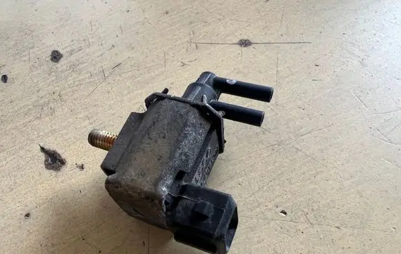 Mitsubishi Carisma Turbo solenoid valve K5T48277