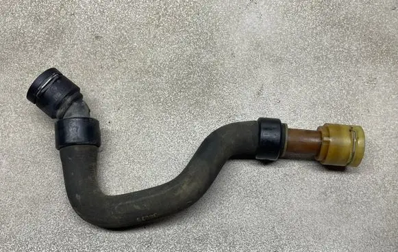 Opel Insignia A Engine coolant pipe/hose 13396725 565453722