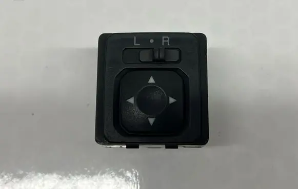 Mitsubishi L200 Wing mirror switch MR190956