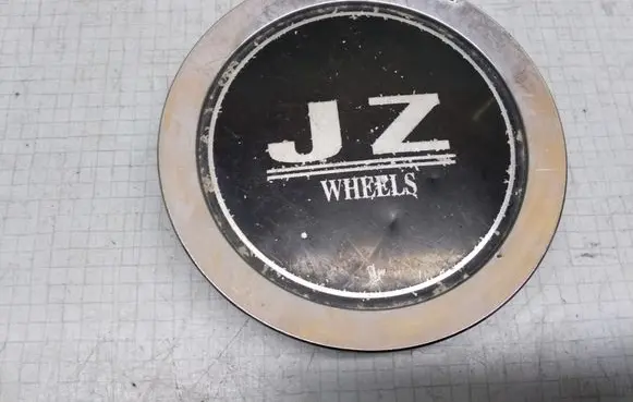 Volkswagen Golf IV Non-original wheel cap 