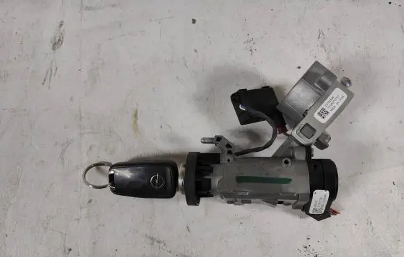 Opel Astra J Ignition lock 10170411720 20939745