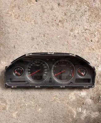 Volvo V70 Speedometer (instrument cluster) 091204