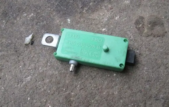 Audi A4 S4 B5 8D Aerial antenna amplifier 4B5035225B