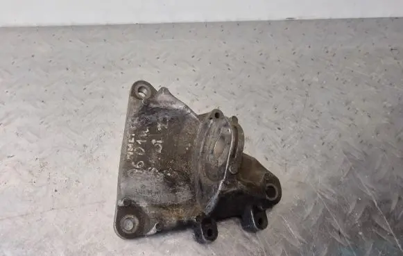 Gearbox mounting bracket