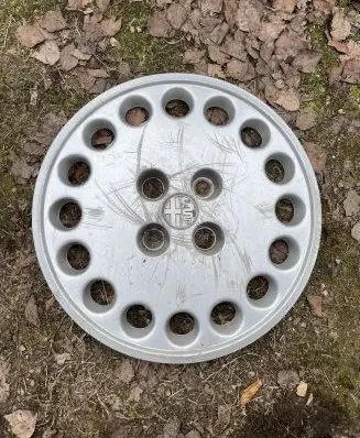 Alfa Romeo 33 R13 wheel hub/cap/trim 132318