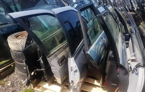 Peugeot 406 Front door sidabrines