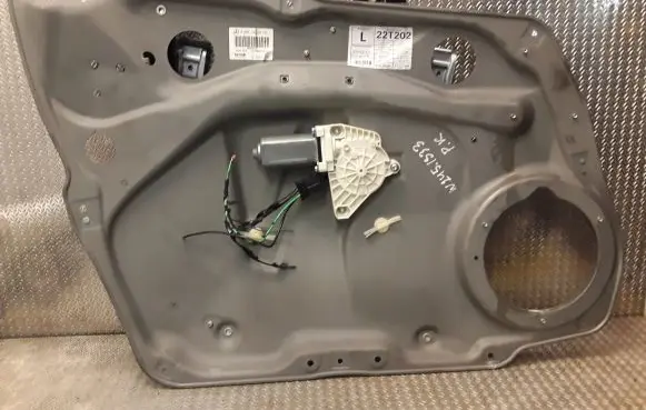 Mercedes-Benz B W245 Front door electric window regulator 1697202979 A1697202979