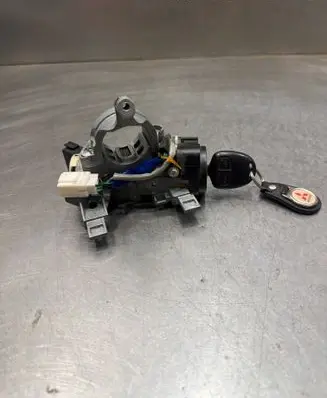 Mitsubishi Pajero Ignition lock