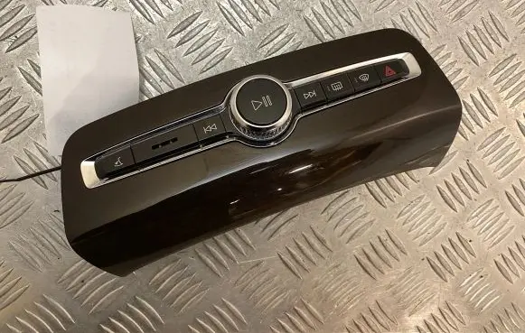 Head unit multimedia control