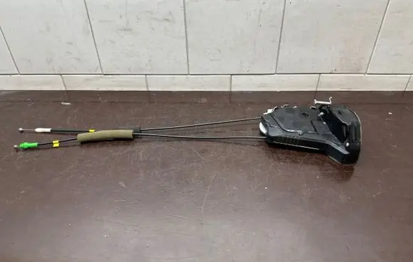 Toyota Prius (XW50) Rear door lock Q5114110