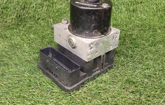 Ford Focus ABS Pump 8M512B373AA