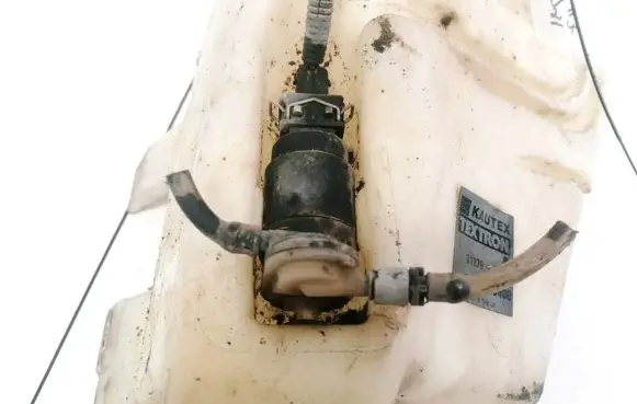 Nissan Primera Windscreen/windshield washer pump
