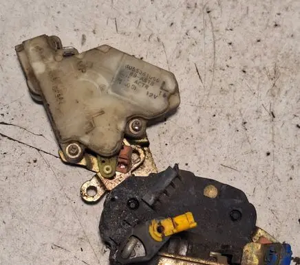 Nissan Almera Tino Front door lock 89A518 8055361U66 010801