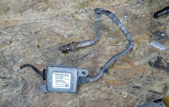 Mercedes-Benz Sprinter W906 Lambda probe sensor 0009050008