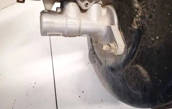 Toyota RAV 4 (XA30) Master brake cylinder