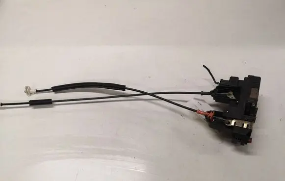Opel Astra G Rear door lock 90561158