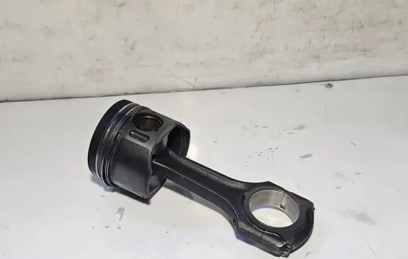 Mercedes-Benz Sprinter W906 Piston with connecting rod 8854A
