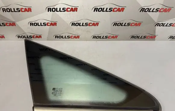 Opel Zafira B Front triangle window/glass E000255 43R007951