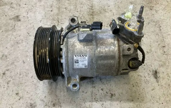 Volvo XC40 Air conditioning (A/C) compressor (pump) 31497908