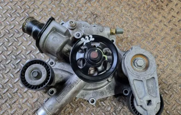 Dodge Challenger Water pump 68346915AA