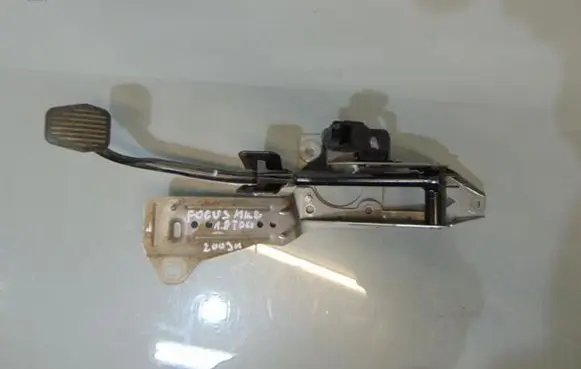 Ford Focus Brake pedal