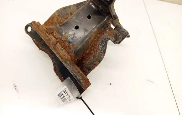 Toyota Yaris Engine mount bracket