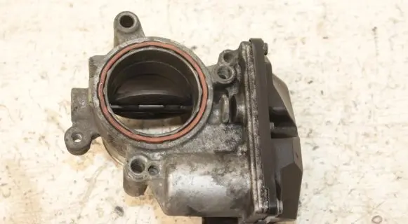 Audi Q3 8U Throttle valve 03L128063T