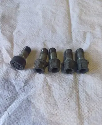 Volkswagen PASSAT B8 Nuts/bolts 