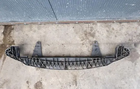 Seat Ibiza IV (6J,6P) Front bumper mounting bracket