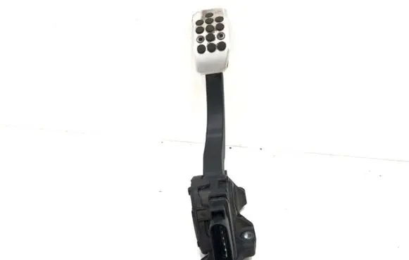 Accelerator throttle pedal