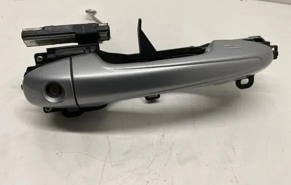 Toyota RAV 4 (XA40) Front door exterior handle