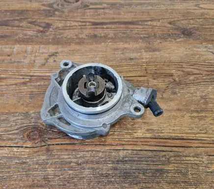 BMW 5 E60 E61 Vacuum pump 7791232