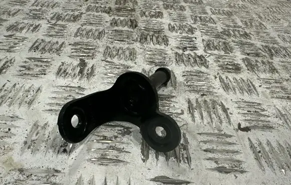 Chevrolet Corvette C8 Muffler mount bracket/holder 84794550R