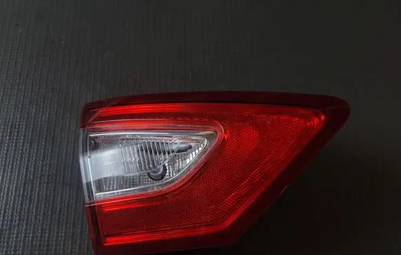 Tailgate rear/tail lights