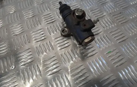 Subaru Impreza IV Clutch slave cylinder 