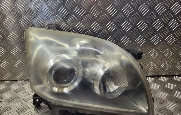 Toyota Avensis T250 Headlight/headlamp