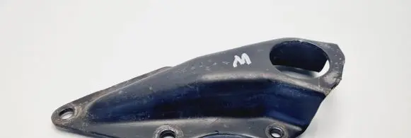 Peugeot 106 Engine mounting bracket