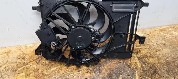 Ford Focus Air conditioning (A/C) fan (condenser) 8V61-8C607-ED