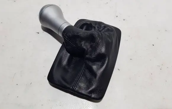Mercedes-Benz C W204 Gear lever shifter trim leather/knob 2042672410FFH A2042672410