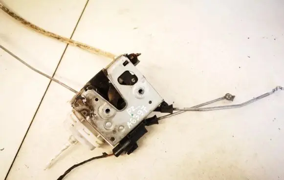 Audi A4 S4 B5 8D Front door lock 8d1837016f