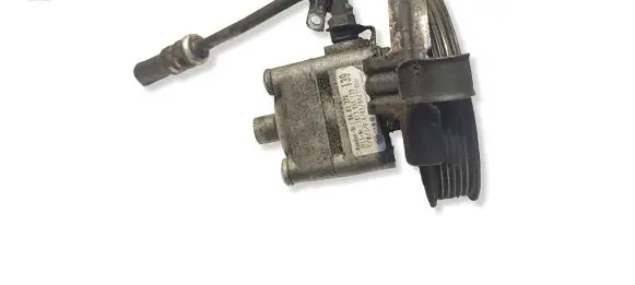 Volvo V70 Power steering pump 8683376