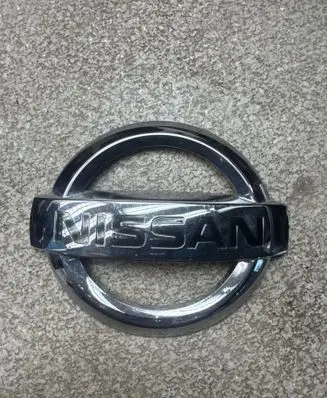 Nissan 350Z Manufacturer badge logo/emblem 62890-cd000